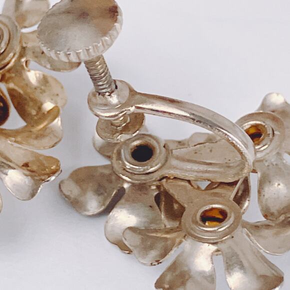 Vintage 1950s Black Enamel and Rhinestone Floral Cluster Screw Back Earrings - Picture 9 of 10